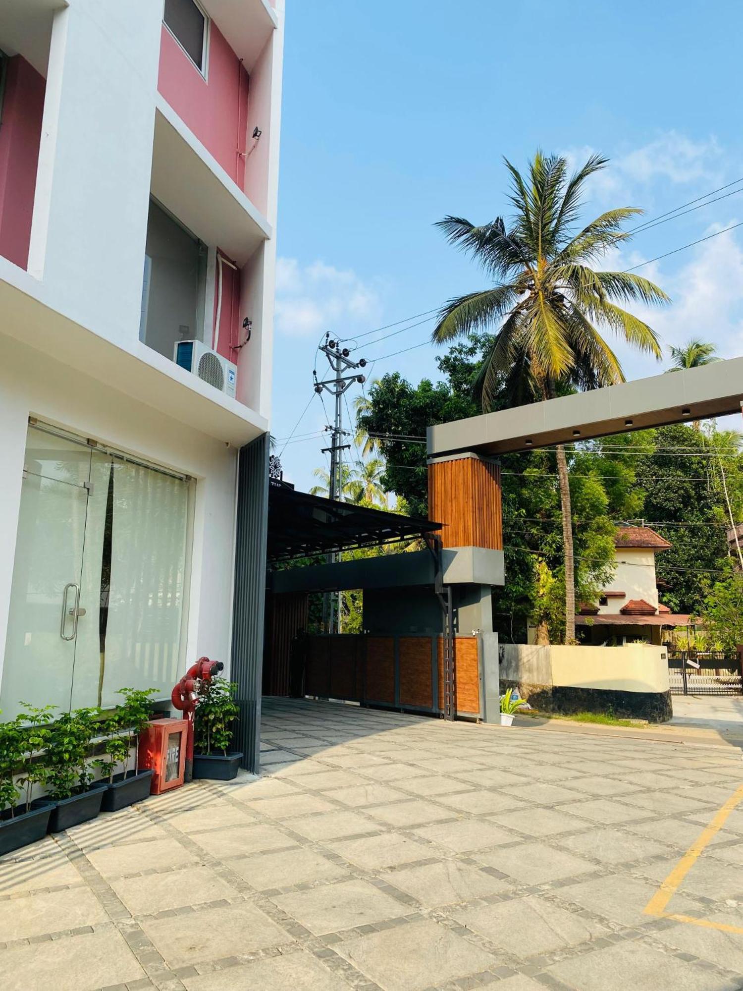 The Habitat Suites Guruvāyūr 外观 照片